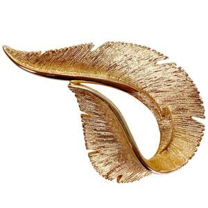 VTG Signed Sarah Coventry Gold Tone Leaf Brooch Mid Century 1960s Sculptural Pin